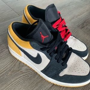 Air Jordan 1 Low 'University Gold'